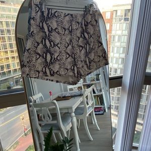 High-waists snake print shorts, size large.